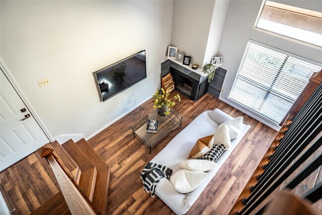 Foto del edificio - 8411 Sands Point Dr