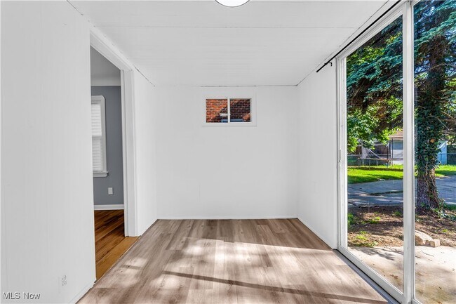 Building Photo - 60 Sunnycliff Dr