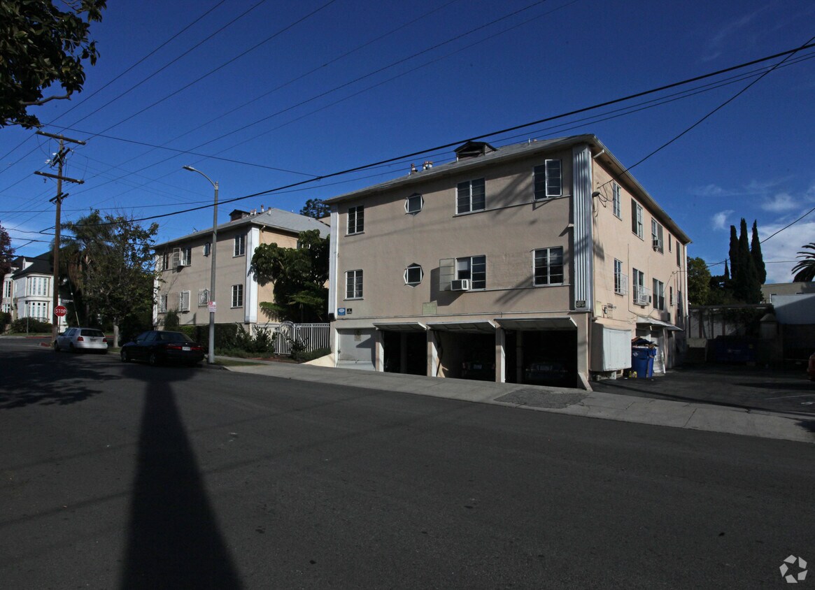 Foto del edificio - 1860 Alexandria Ave
