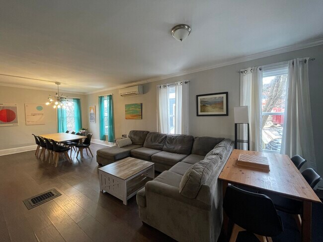 Foto del edificio - 108 Ferris Pl