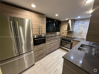 Building Photo - 6010 S Falls Cir Dr