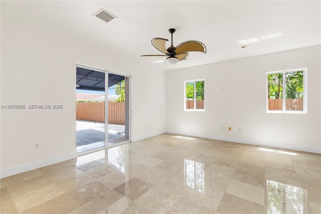 Building Photo - 4023 SW 10th St