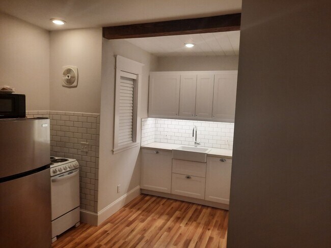 Kitchen - 602 E McLoughlin Blvd