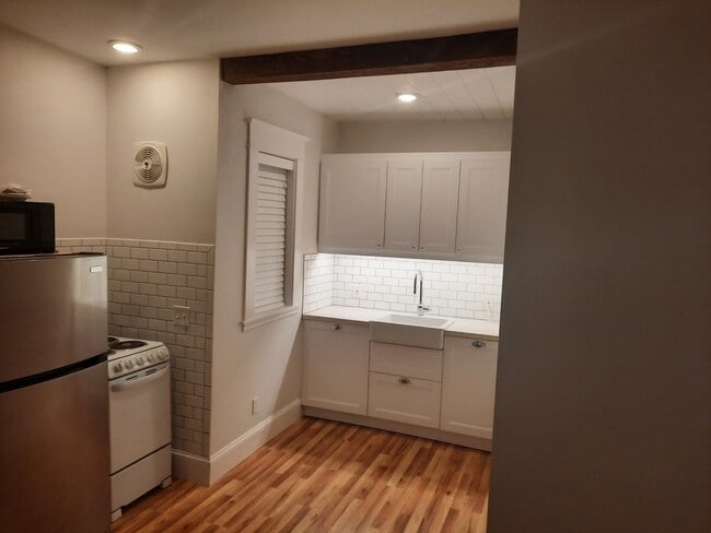 Kitchen - 602 E McLoughlin Blvd