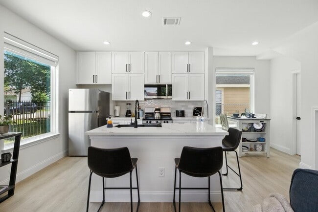 Foto del edificio - 3902 McKinley St