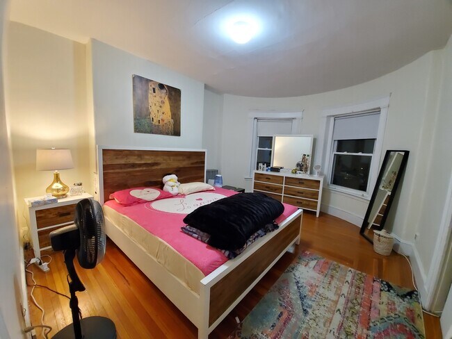 Foto del edificio - 1595 Beacon St