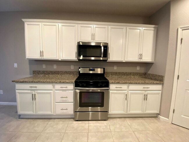 Building Photo - 3/2/2 Beautiful Home In Gardnerville Locat...