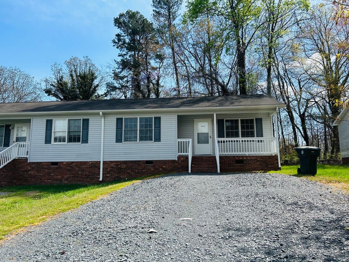 Primary Photo - 404 Poplar St.