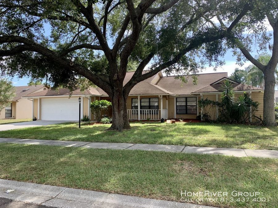 4 bedroom POOL HOME Valrico