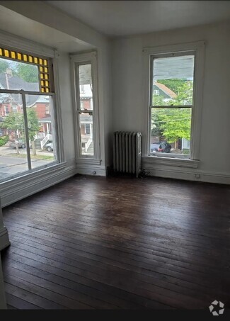 Building Photo - 387 S River St