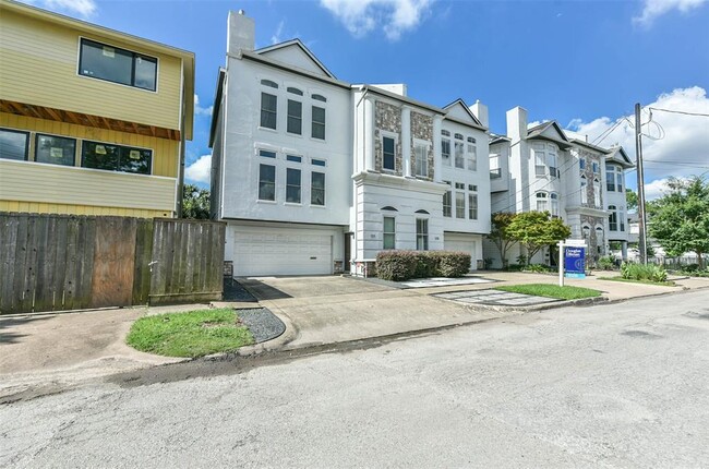 Building Photo - 1211 Kipling St
