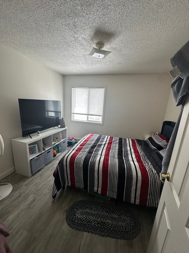 Building Photo - 1516 1st St E