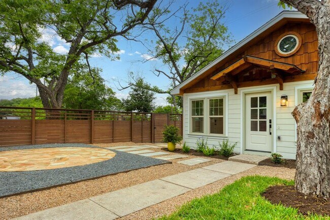 Foto del edificio - 2100 Newfield Ln