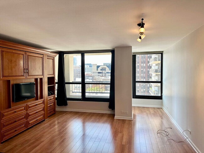 Foto del edificio - 1030 N State St