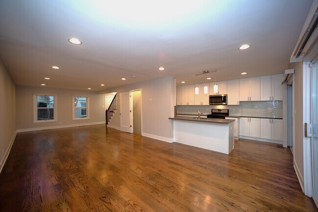 Foto del edificio - 734 Green Bay Rd