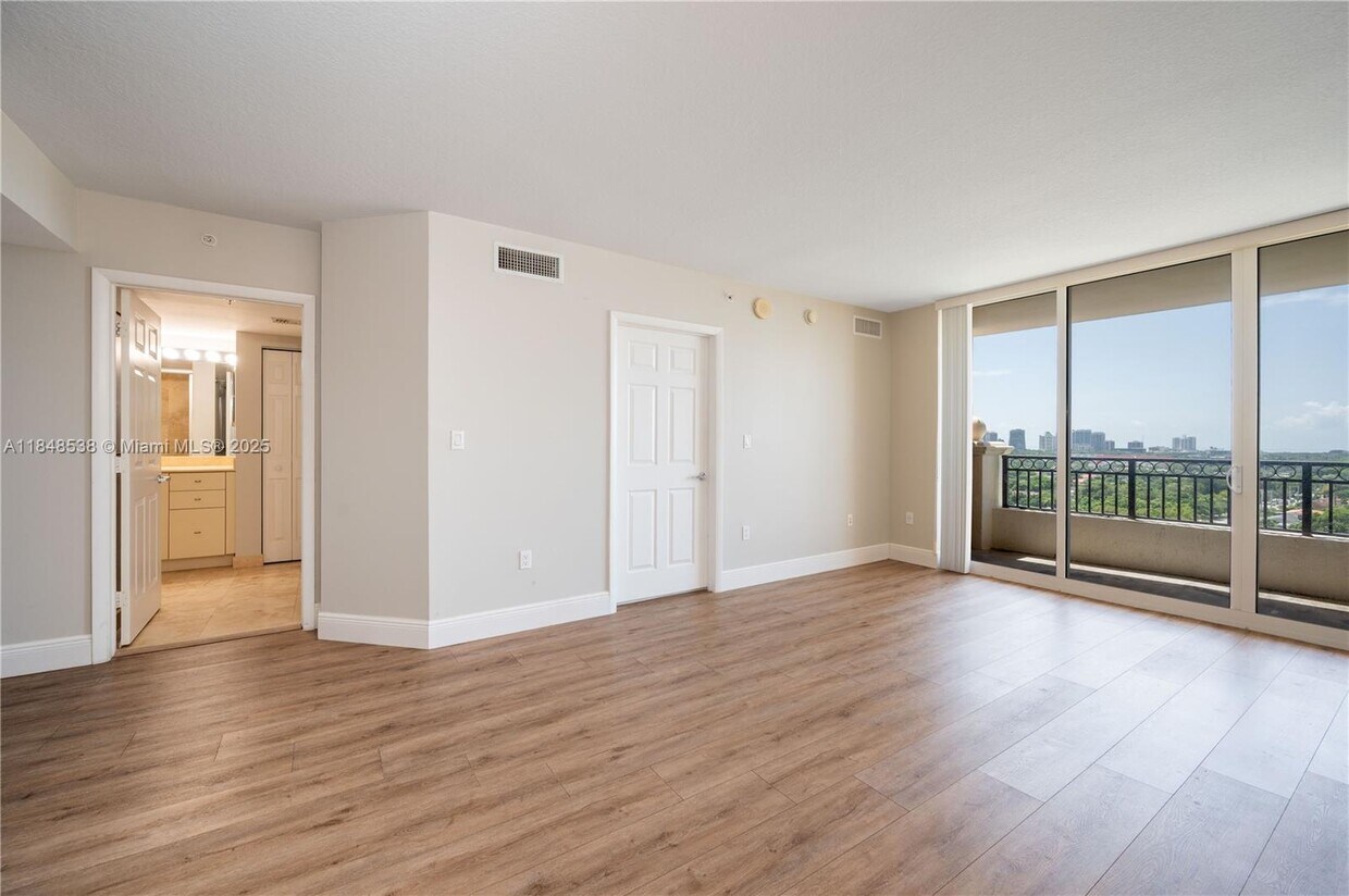 Foto principal - 3232 SW 22nd Terrace
