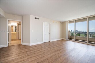 Building Photo - 3232 SW 22nd Terrace