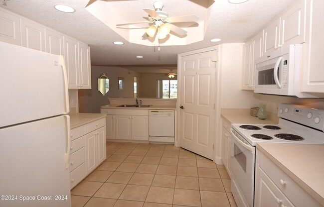 Building Photo - 8921 Lake Dr