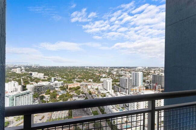 Foto del edificio - 60 SW 13th St