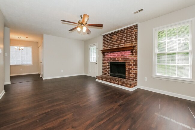 Foto del edificio - 8645 Garvey Dr