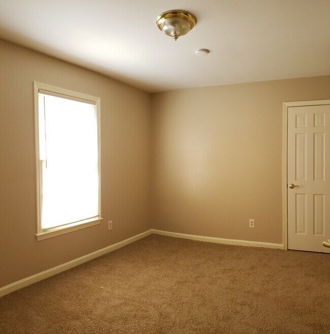 Building Photo - 4700 Lawndale Dr