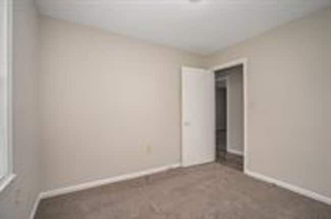 Building Photo - Brick 3 Bedroom 2 Bathroom Ranch