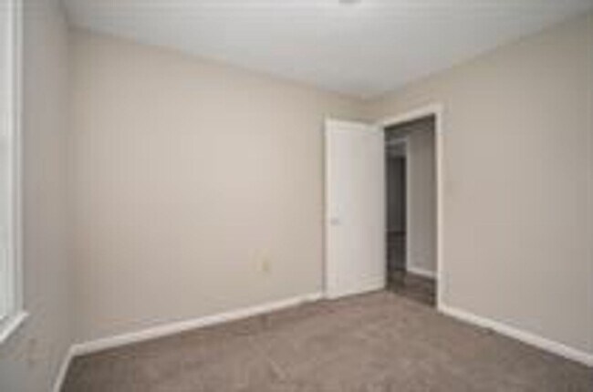 Foto del edificio - Brick 3 Bedroom 2 Bathroom Ranch
