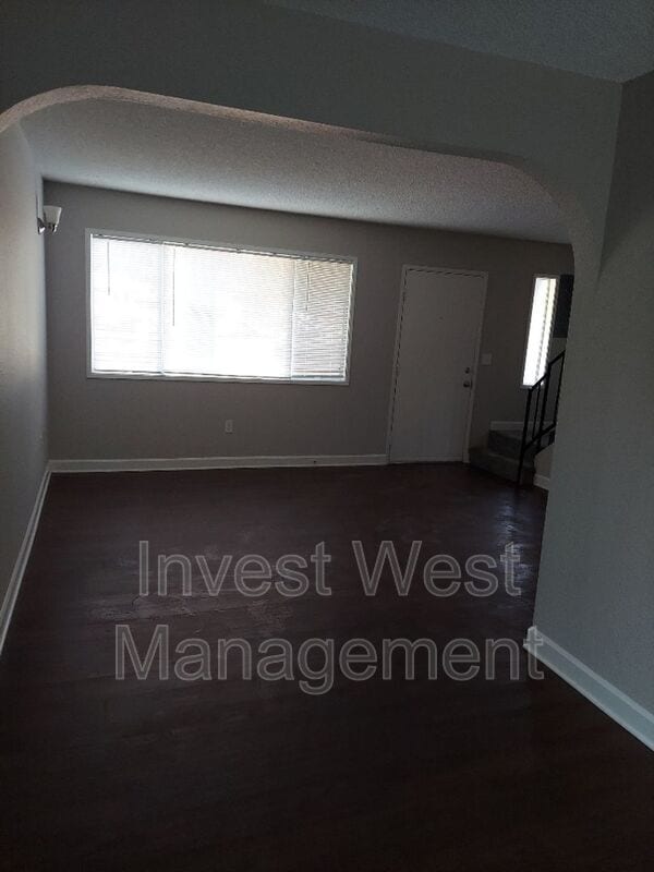 Building Photo - 3005 E 20th St