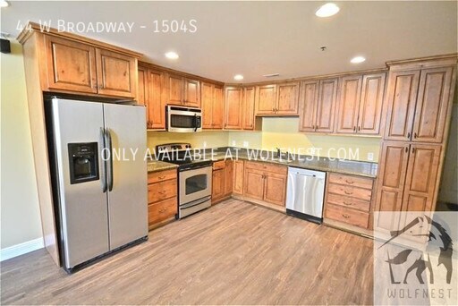 Building Photo - Remodeled 1+ Bedroom Downtown Condo! No De...