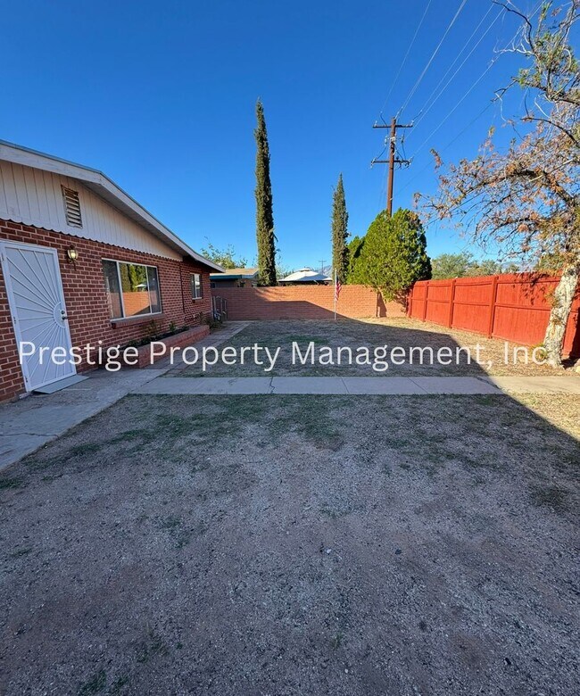 Foto del edificio - Centrally located 4/2.5 Brick House!!!