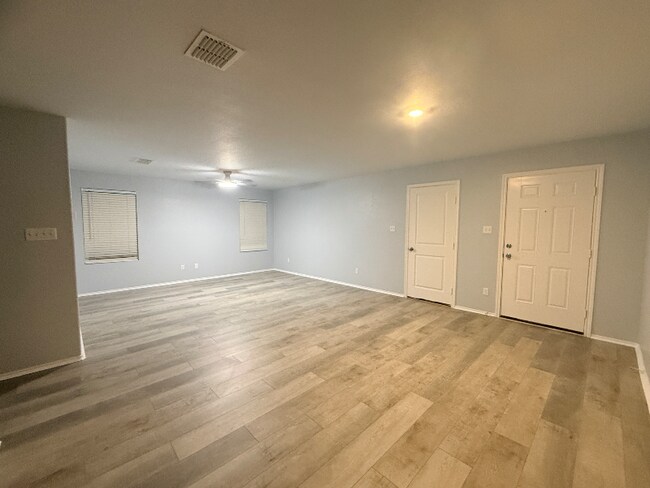 Building Photo - 451 Marty Allen Loop