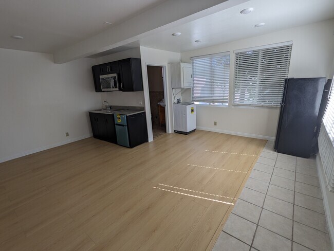 Foto del edificio - 328 S Almont Dr