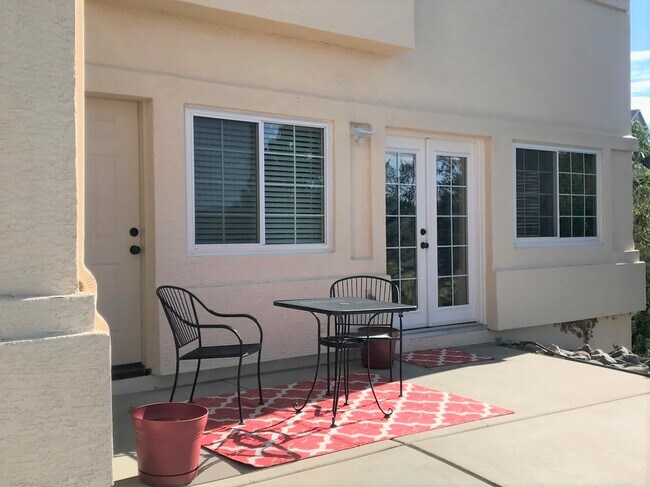Apartment Entry - 452 Prescott Heights Dr