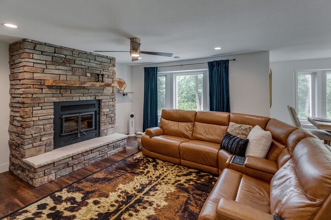 Foto del edificio - 12444 Fawn Lake Rd