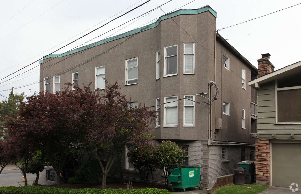 Building Photo - Blaine Apartments
