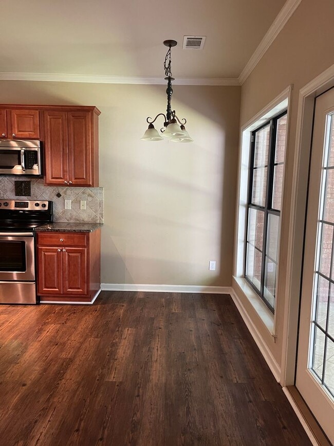 Foto del edificio - Stephanie Ct. Townhome