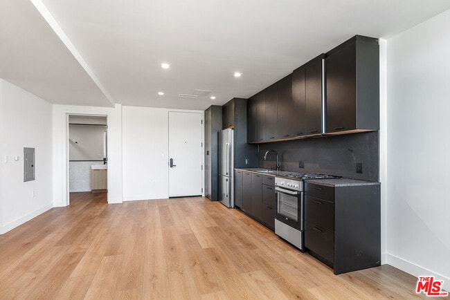 Foto del edificio - 3688 Overland Ave