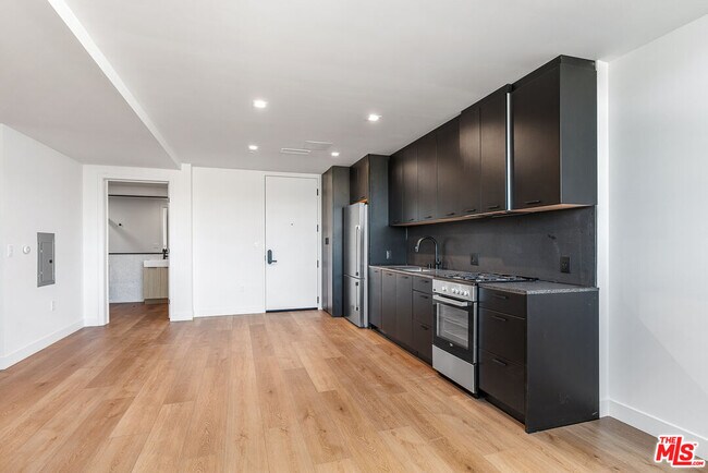 Building Photo - 3688 Overland Ave