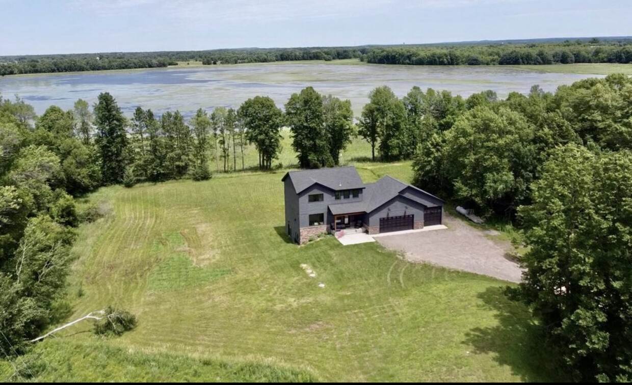 Primary Photo - 16580 Pleasant Valley Rd