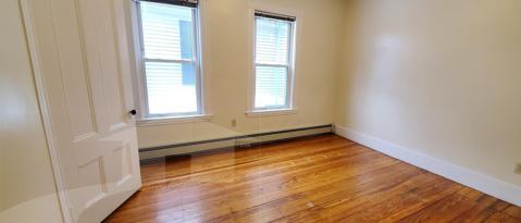 Building Photo - 154 Elm St