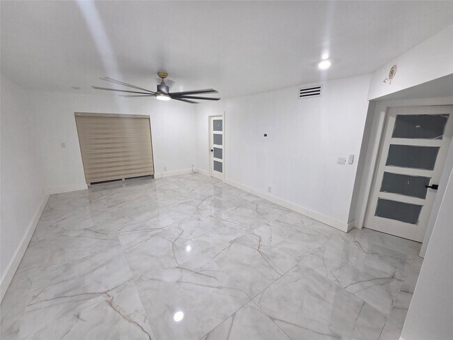 Building Photo - 251 S Cypress Rd