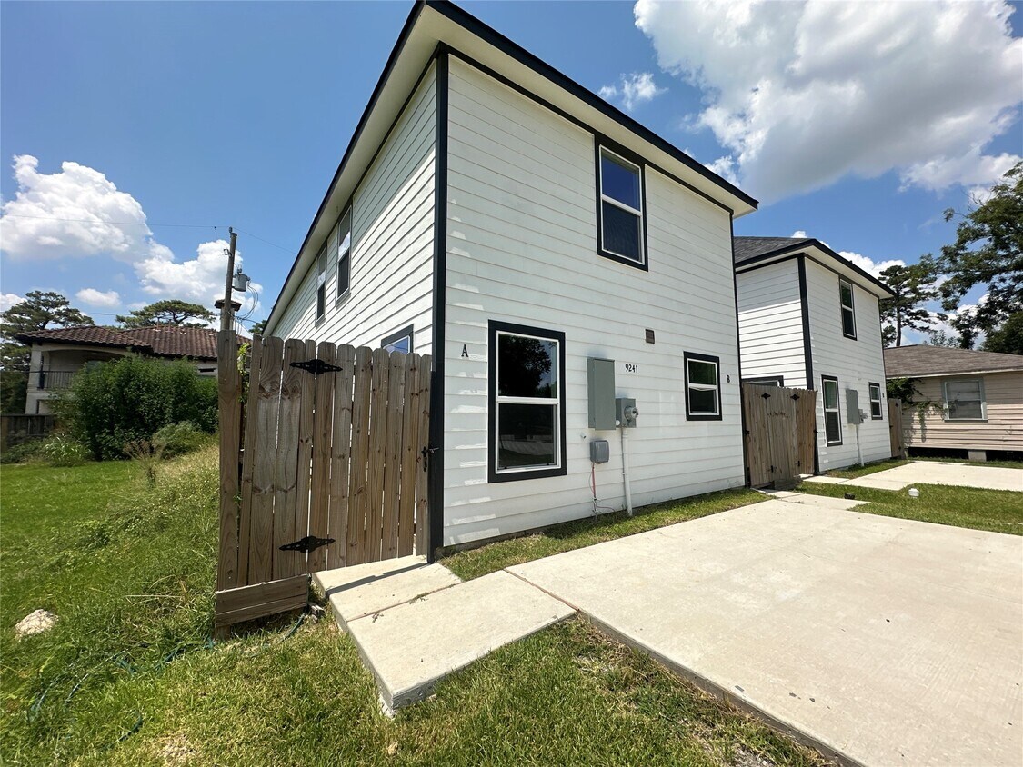 Foto principal - 9241 Seeker St