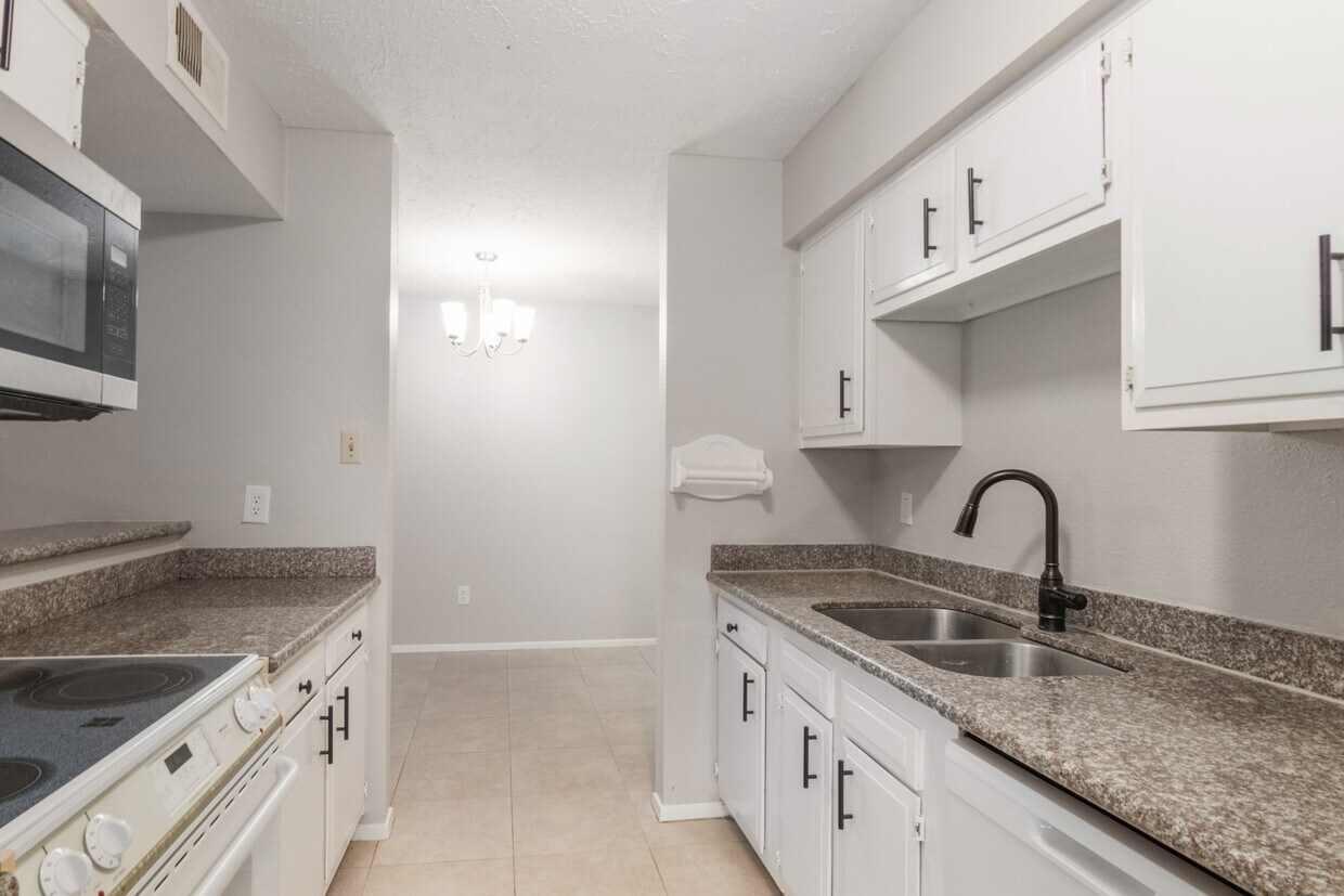Primary Photo - 10555 Turtlewood Ct