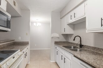 Building Photo - 10555 Turtlewood Ct