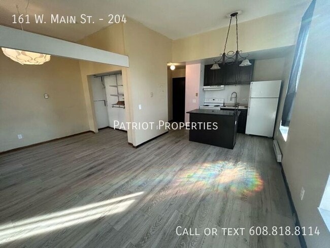 Building Photo - 161 W Main St