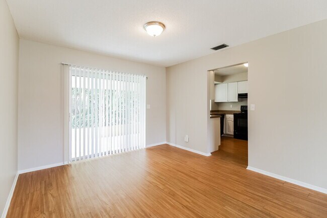 Foto del edificio - 323 SE 47th St