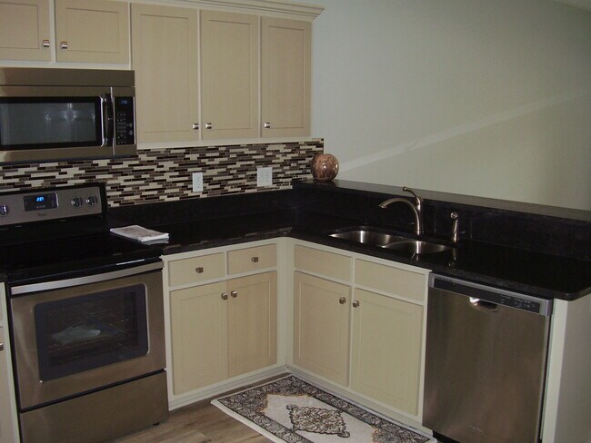 Kitchen - 2528 New Holland Cir
