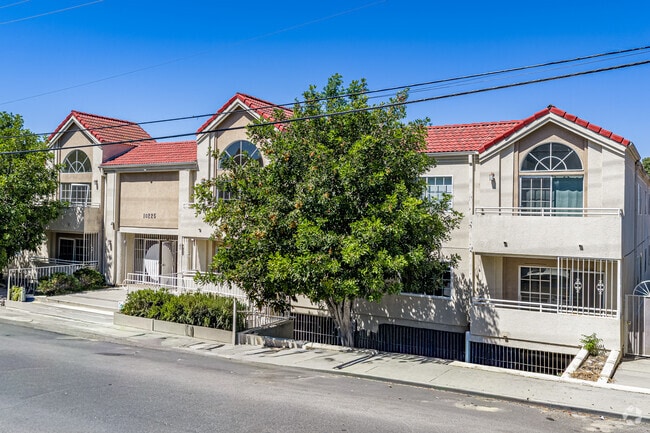 Building Photo - 10225 Hillhaven Ave