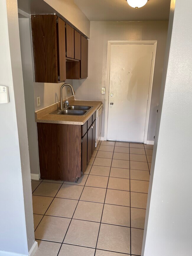 Foto del edificio - 4465 W Milham Ave