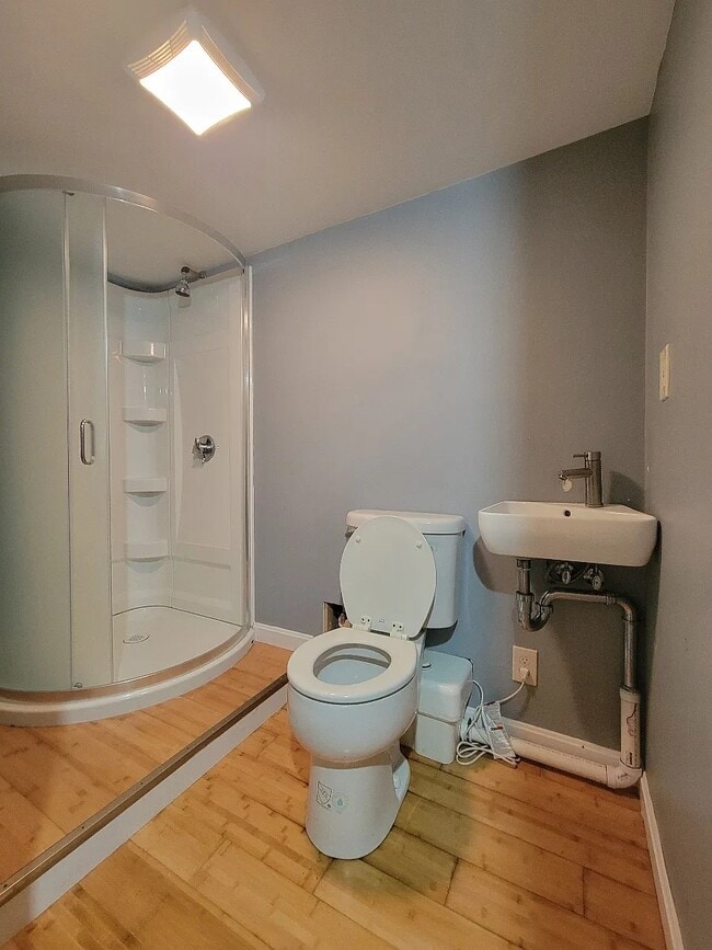 Building Photo - 96 Roosevelt Ave